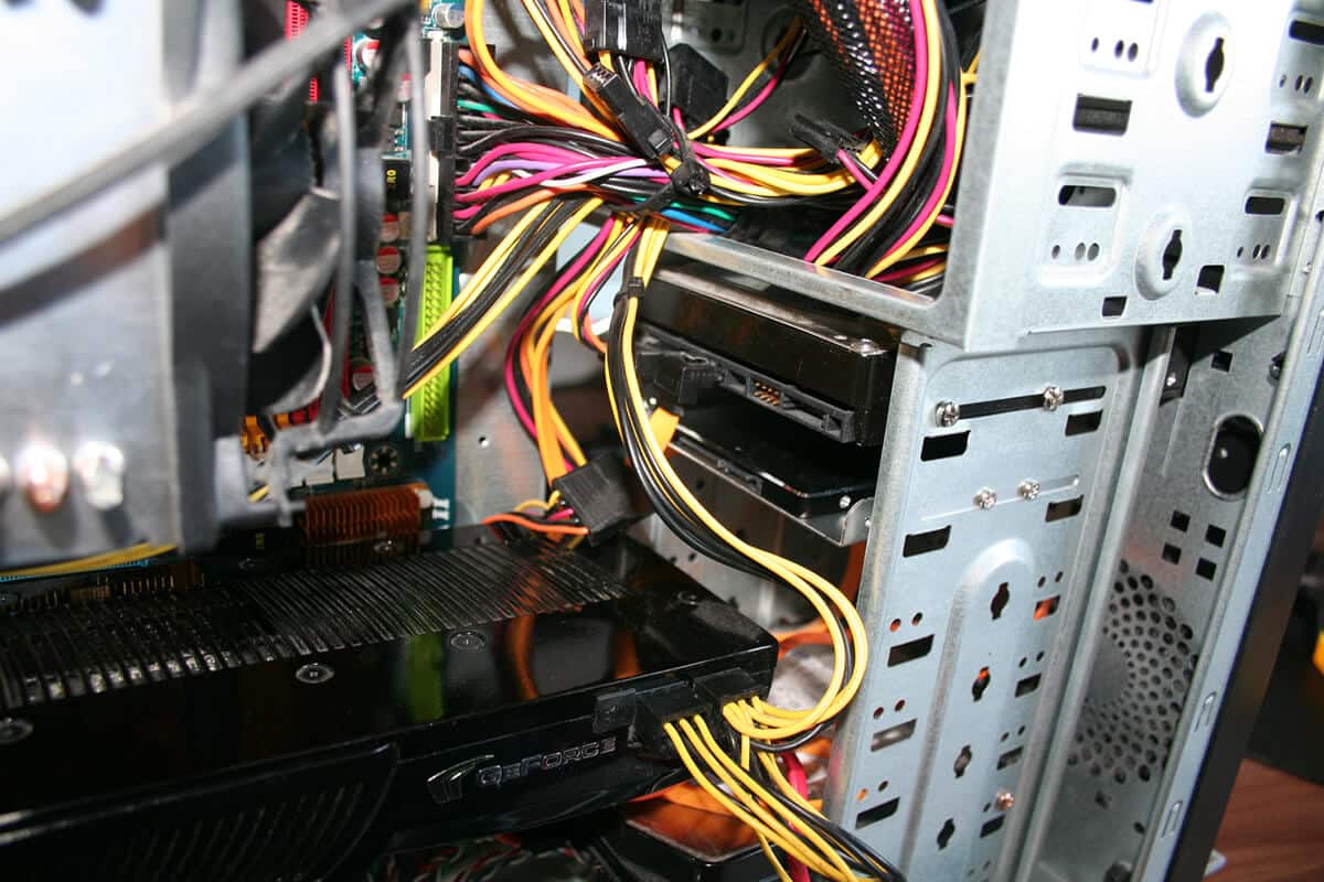 Anleitung SSD Einbauen Und Von HDD Auf SSD Umziehen Anleitung SSD Einbauen Und Von HDD Auf SSD Umziehen