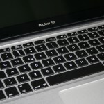 Macbook Pro mit beleuchteter Tastatur